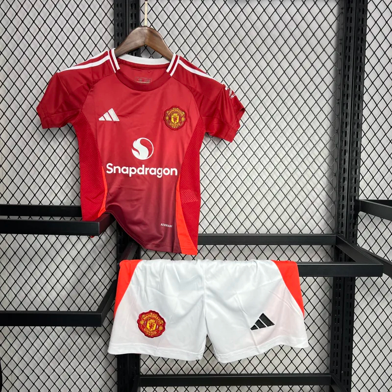 Manchester United Home Kids Kit Jersey+Shorts 2024/25 - Image 4