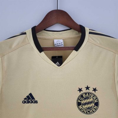 Alternative view of Bayern Munich Retro Jersey Away Soccer Shirt 2004/05