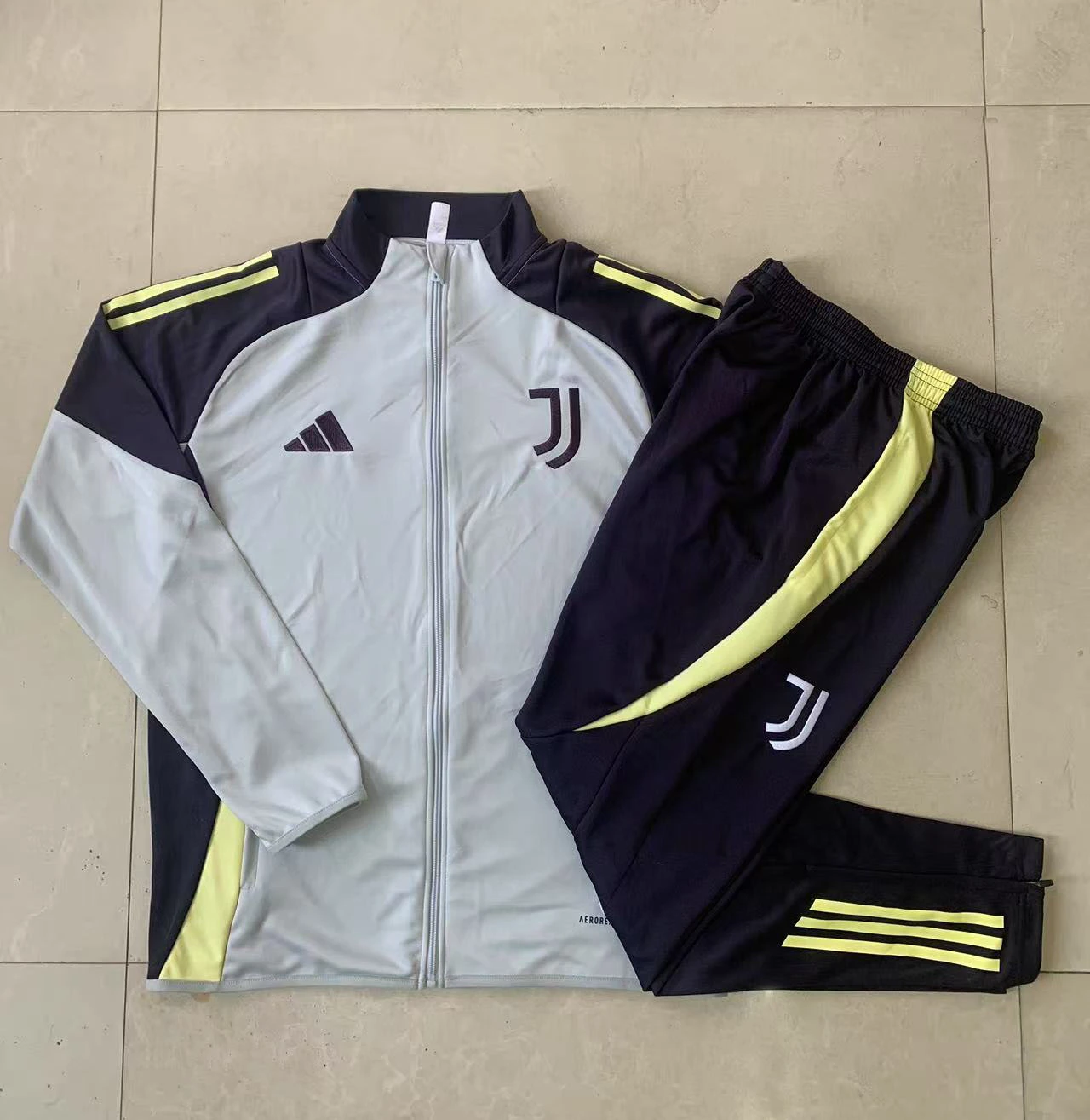 Kids Juventus Training Kit (Jacket+Pants) Light Grey 2025/26 - Image 2