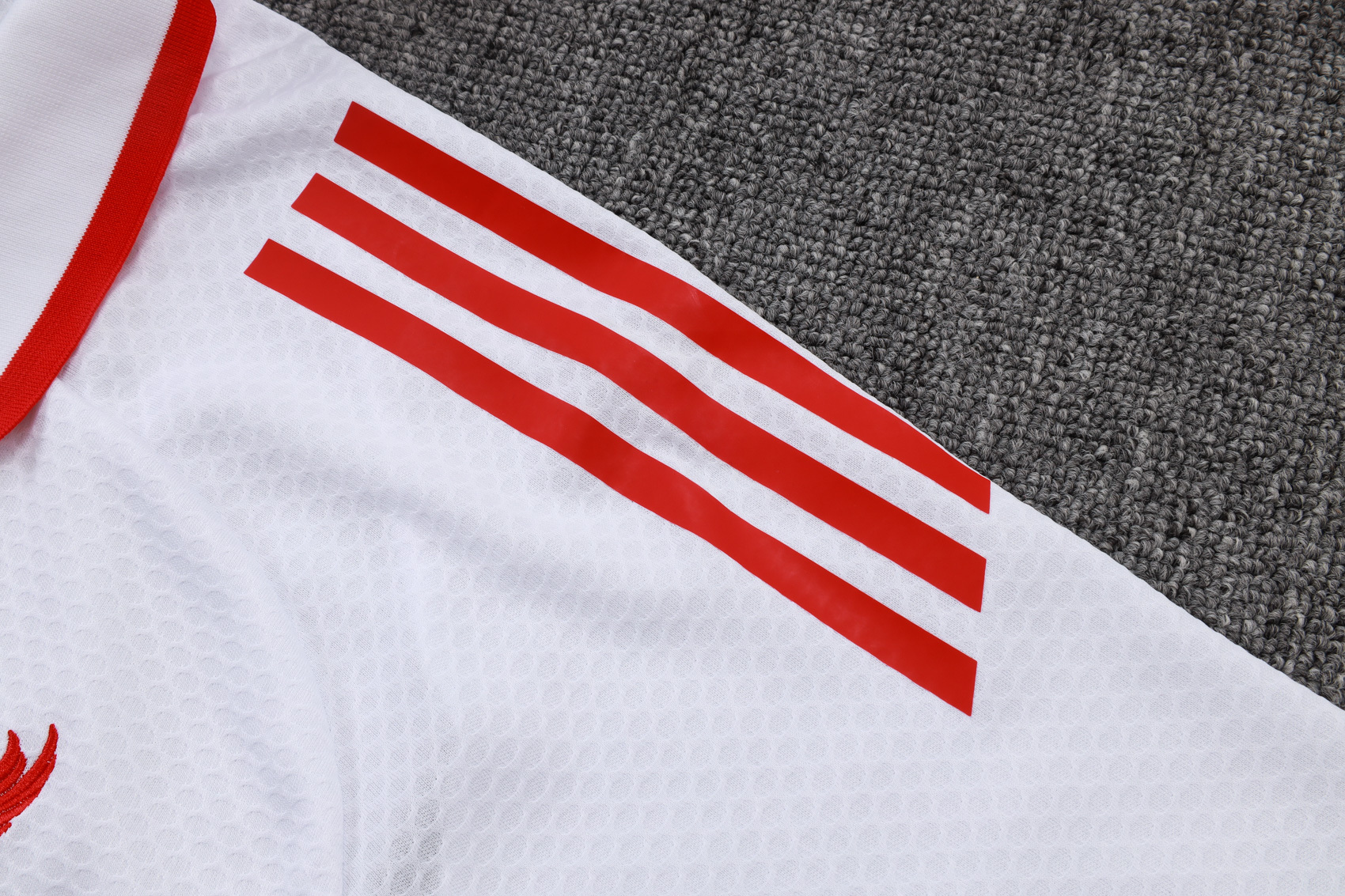 Liverpool Training Kit (Polo+Pants) White 2025/26 - Image 4