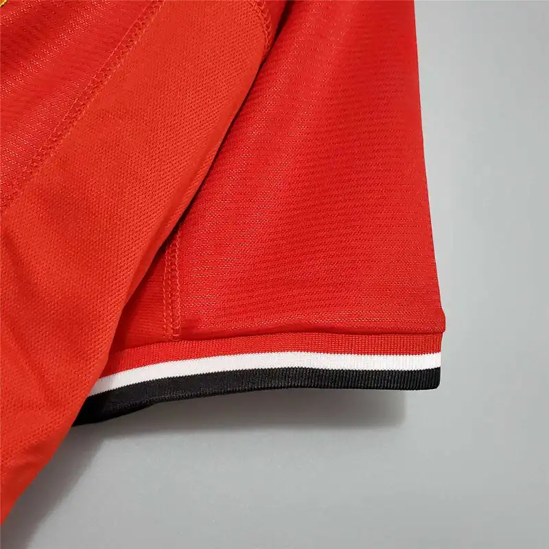 Manchester United Retro Home Football Jersey Shirt 2000/02 - Image 5