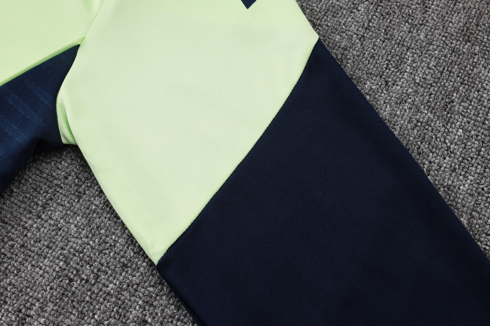 Real Madrid Training Kit (Sweatshirt+Pants) Light Green 2025/26 - Image 4