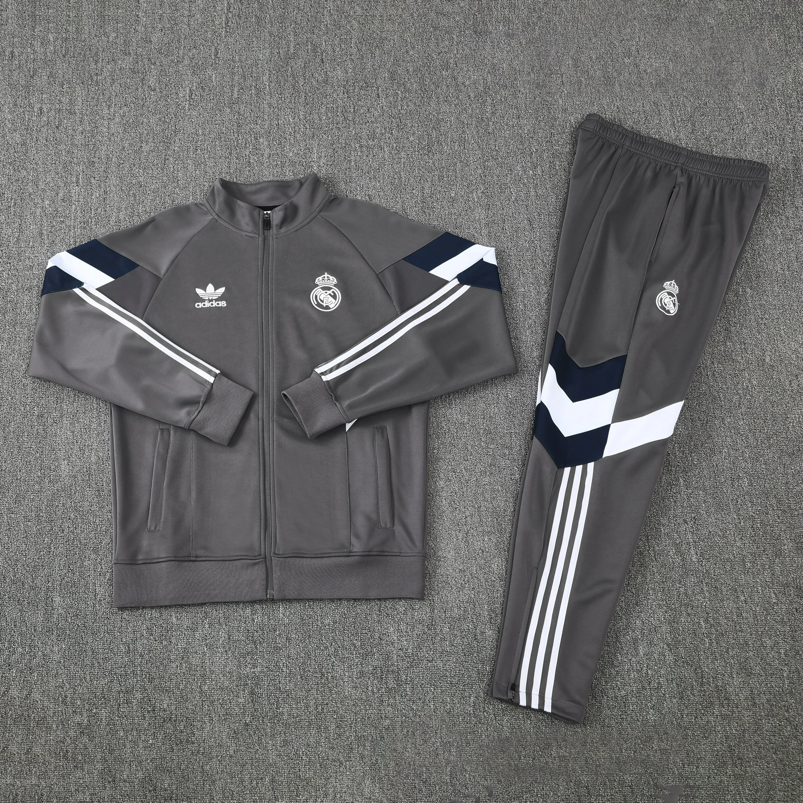 Real Madrid Training Kit (Jacket+Pants) Grey 2025/26 - Image 5