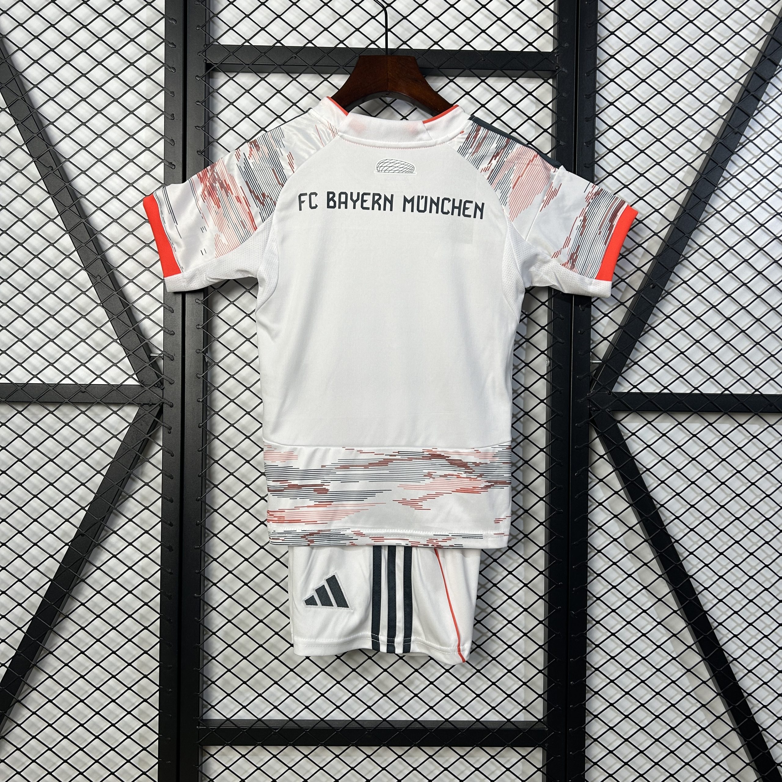 Bayern Munich Away Kids Kit Jerseys+Shorts 2025/26 - Image 2
