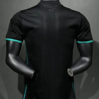 Alternative view of Real Madrid Retro Jersey Away Soccer Shirt 2017/18