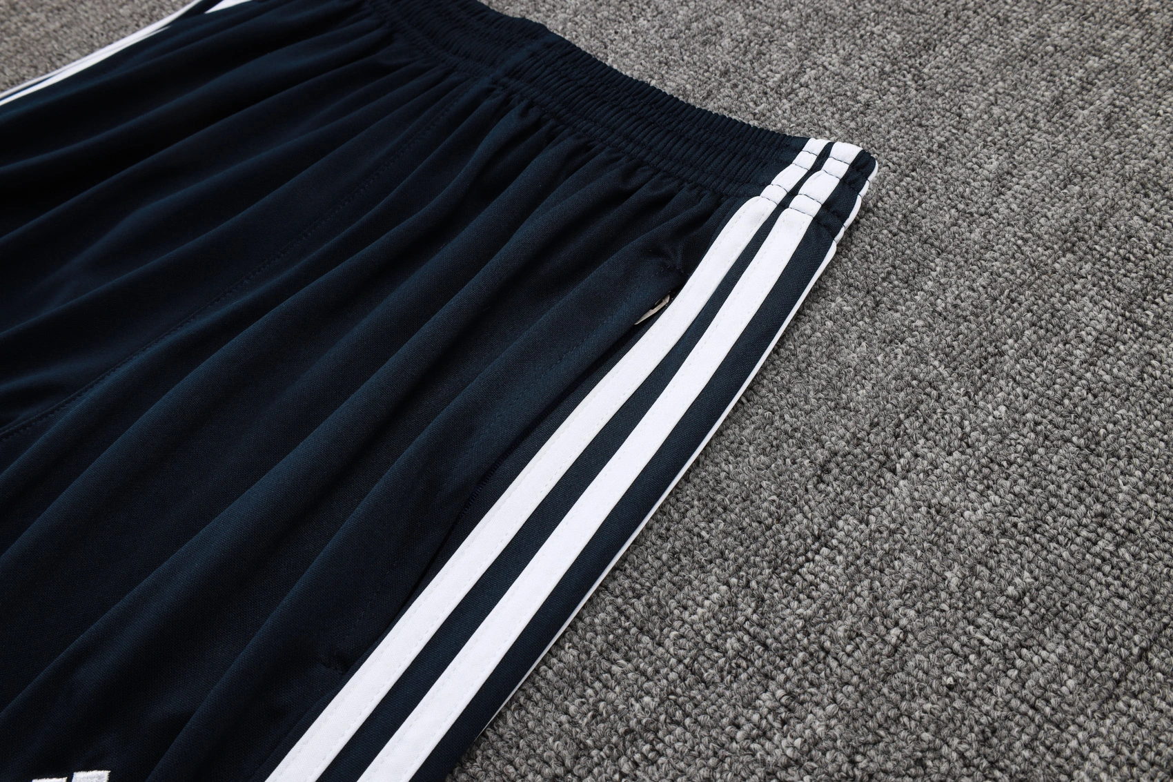 Real Madrid Training Kit (Sweatshirt+Pants) Cyan 2025/26 - Image 4