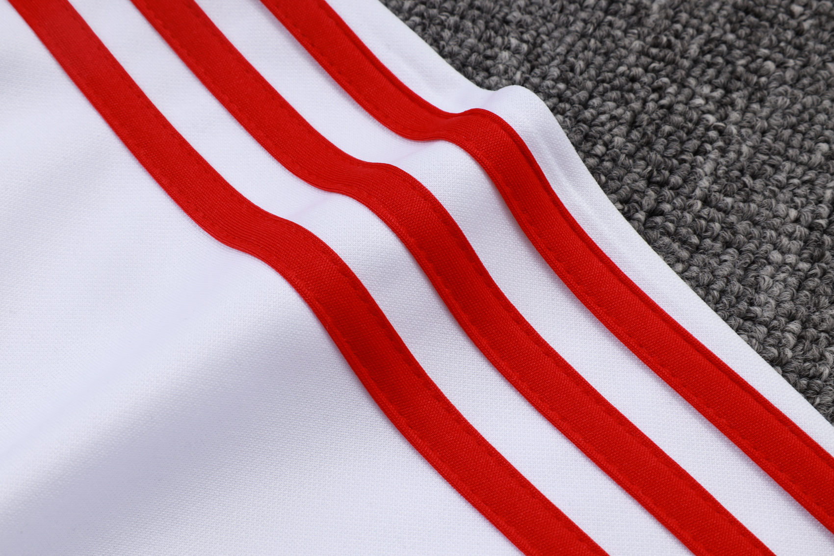 Bayern Munich Training Kit (Sweatshirt+Pants) White 2025/26 - Image 2