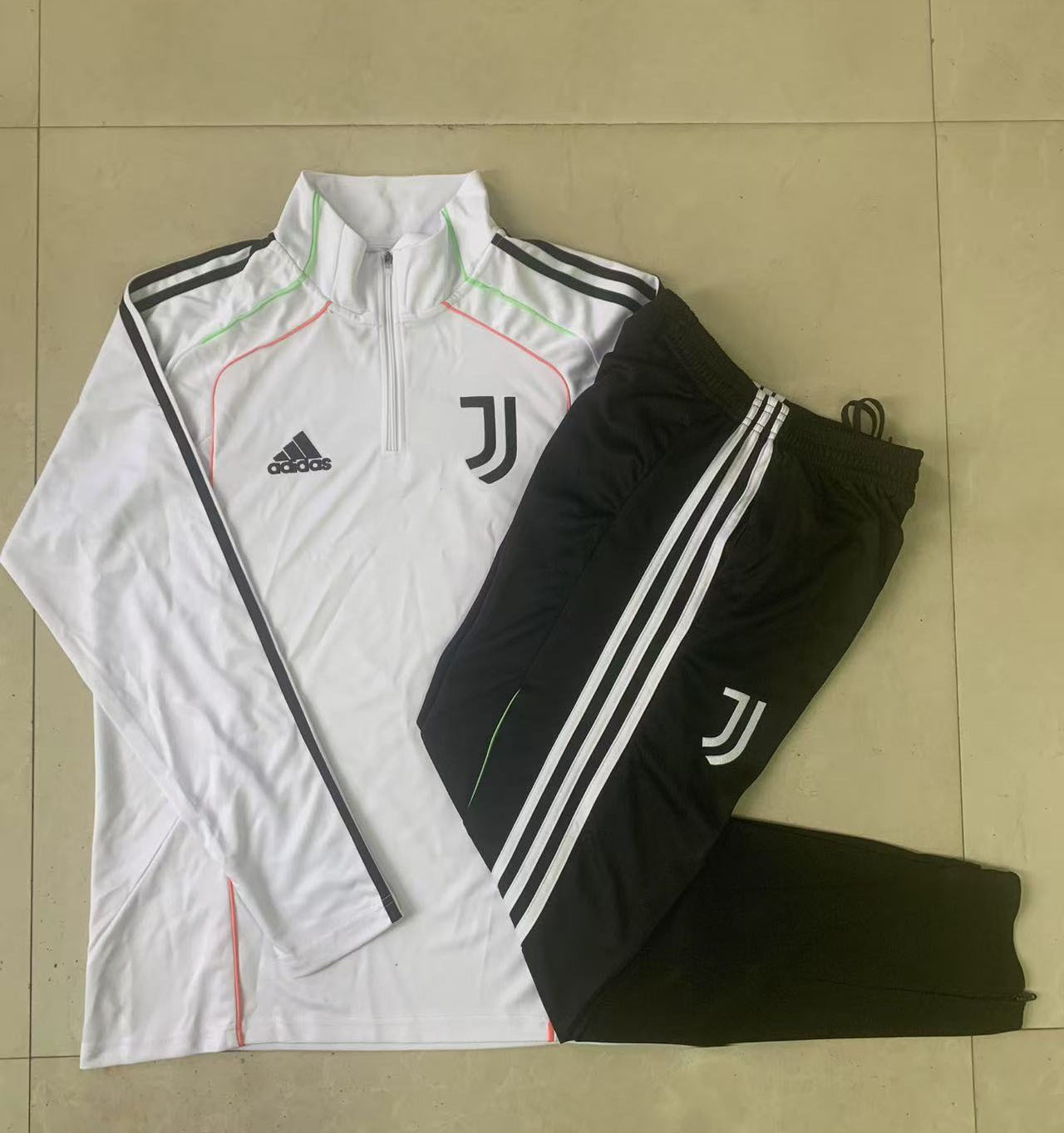 Kids Juventus Training Kit (Sweatshirt+Pants) White 2025/26 - Image 2