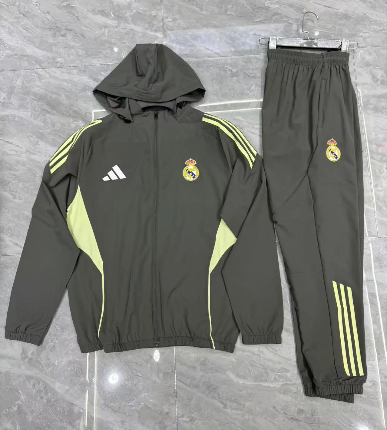Real Madrid Windbreaker (Top+Pants) 2025/26