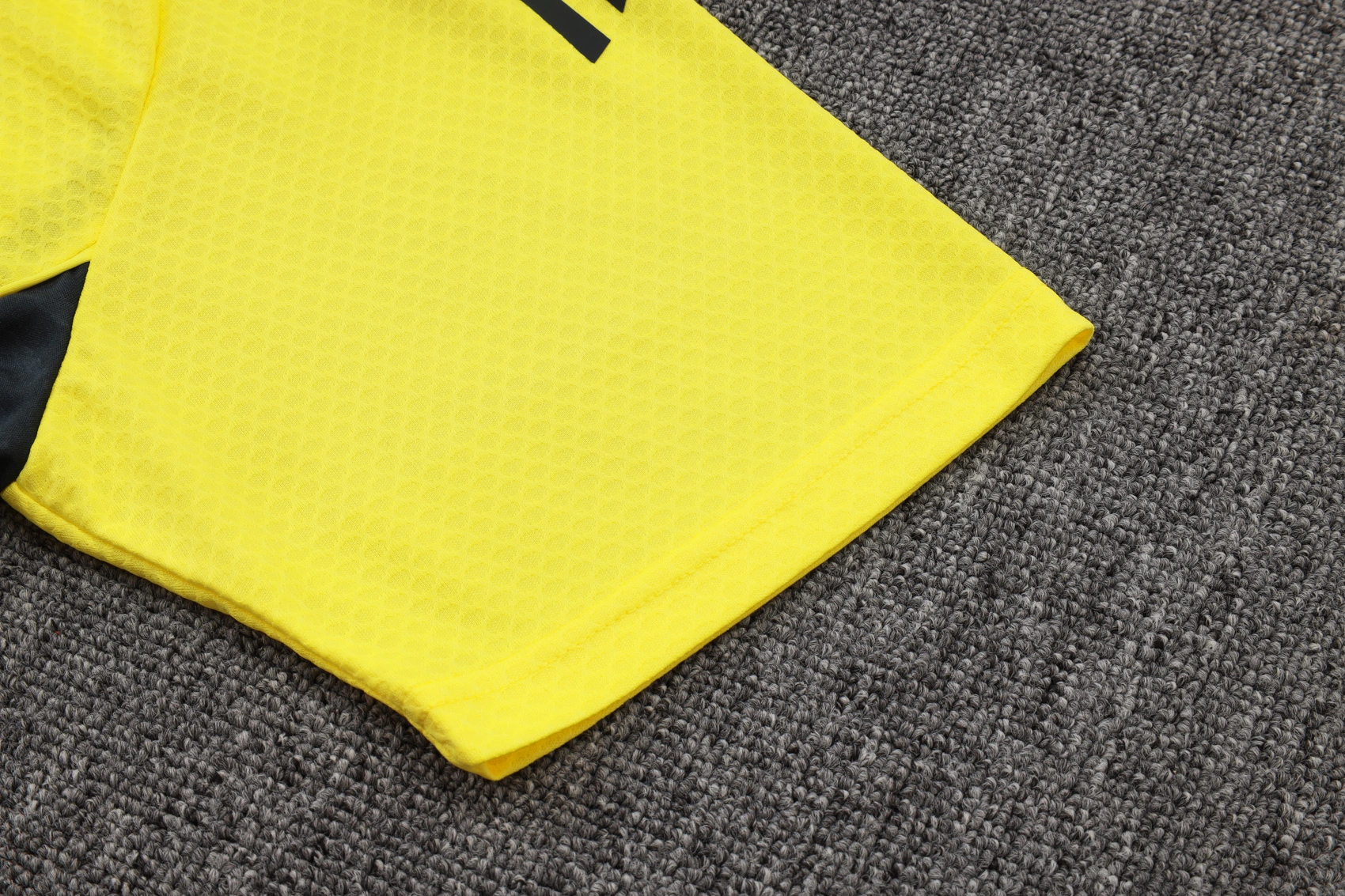 Real Madrid Training Kit (Polo+Pants) Yellow 2025/26 - Image 3