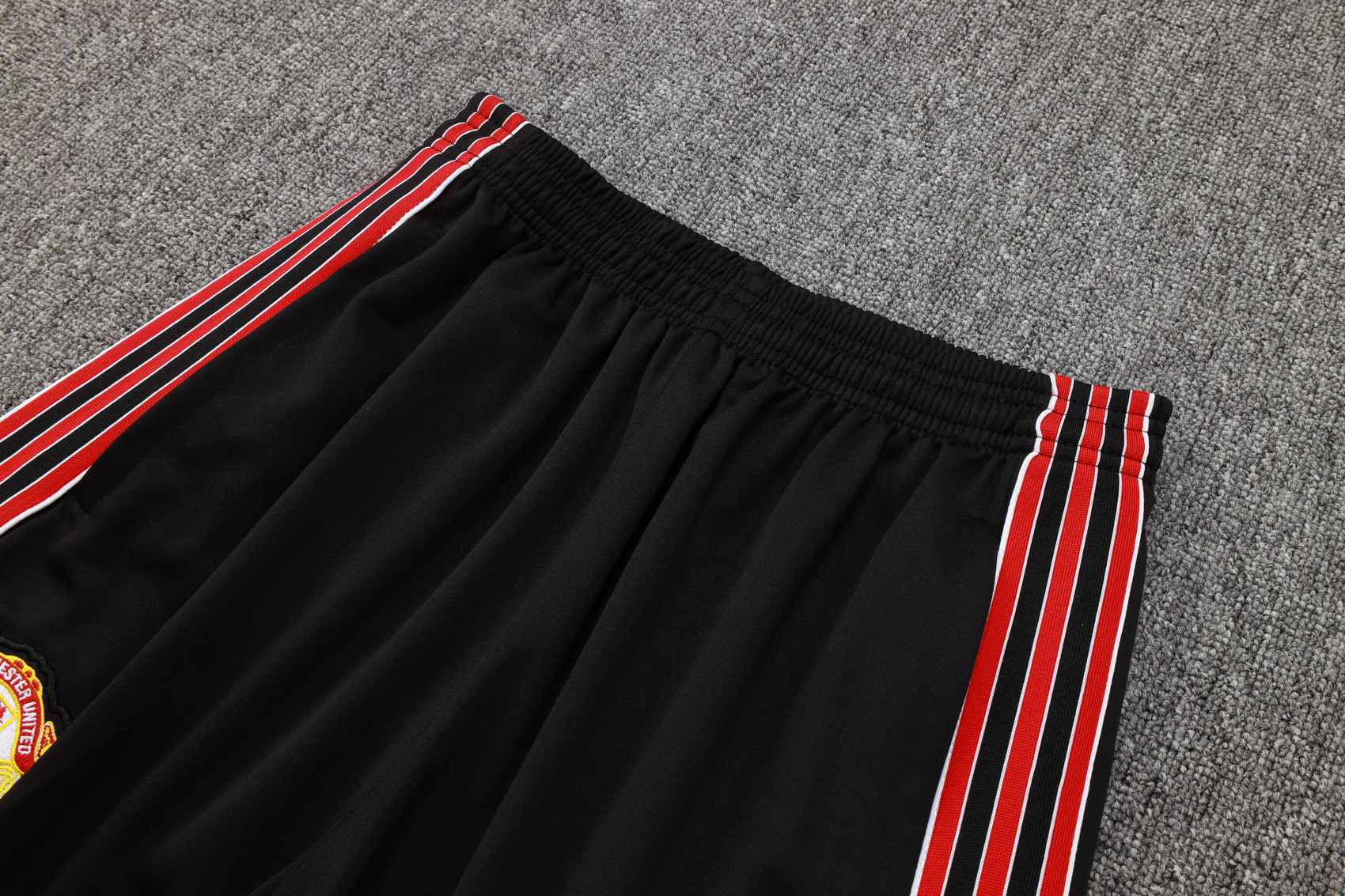 Manchester United Terrace Icons Training Kit (Jacket+Pants) Black 2025/26 - Image 2