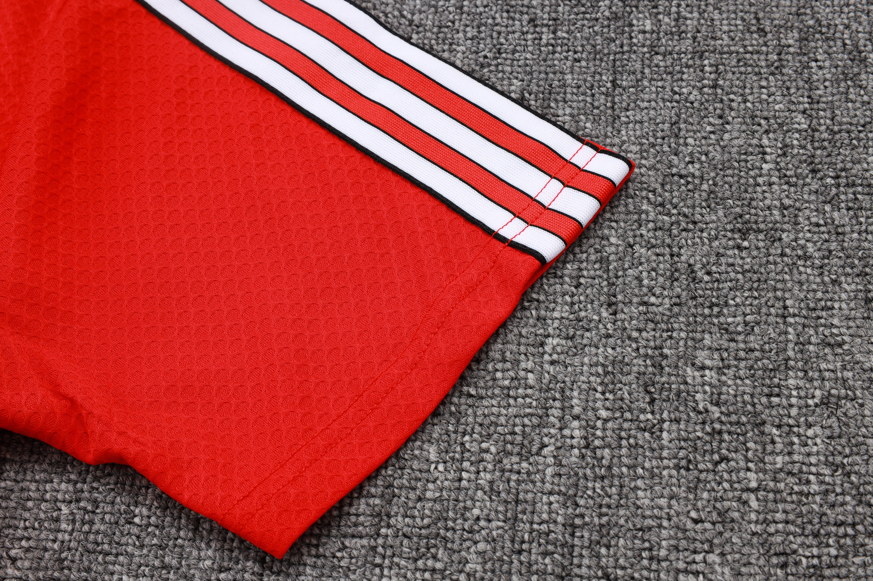 Liverpool Training Jersey Kit Red 2025/26 - Image 3