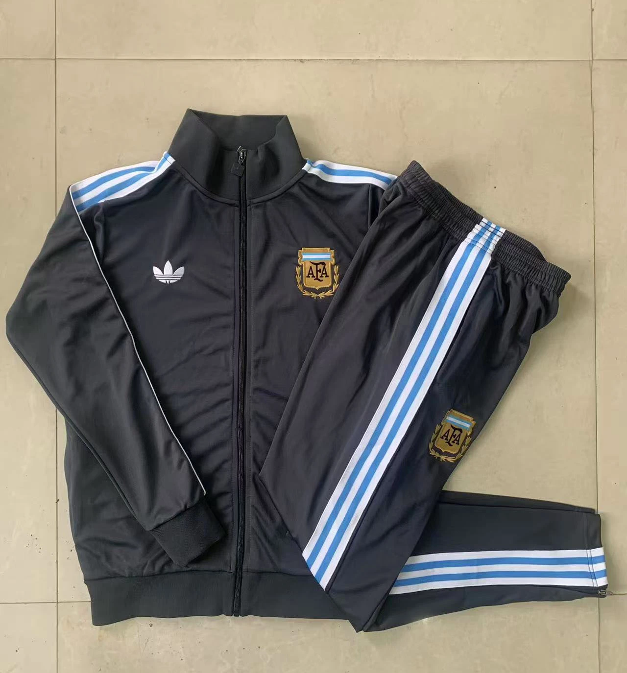 Kids Argentina Training Kit (Jacket+Pants) Deep Grey 2025 - Image 2