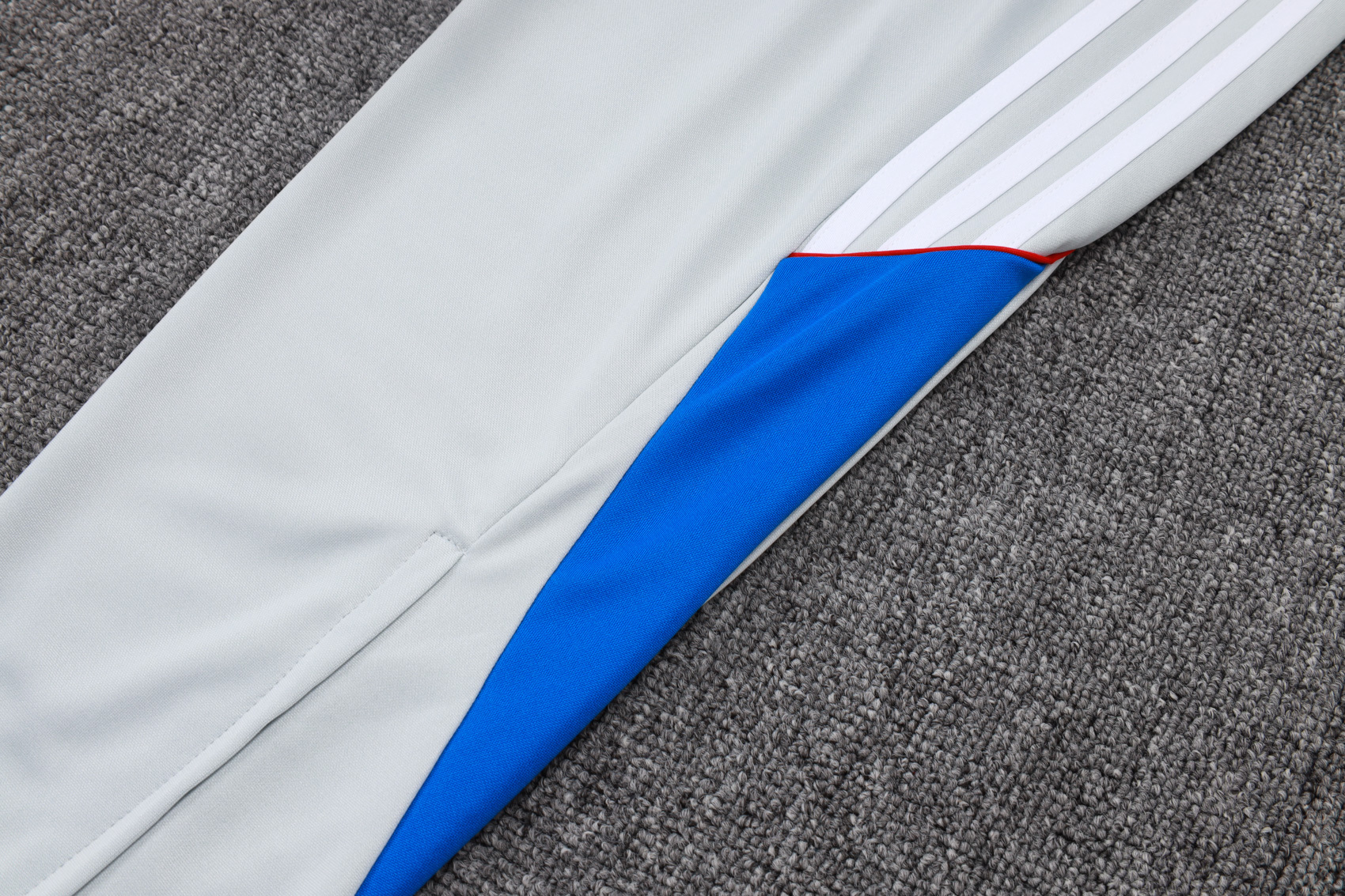 Bayern Munich Training Kit (Sweatshirt+Pants) Light Grey 2025/26 - Image 2