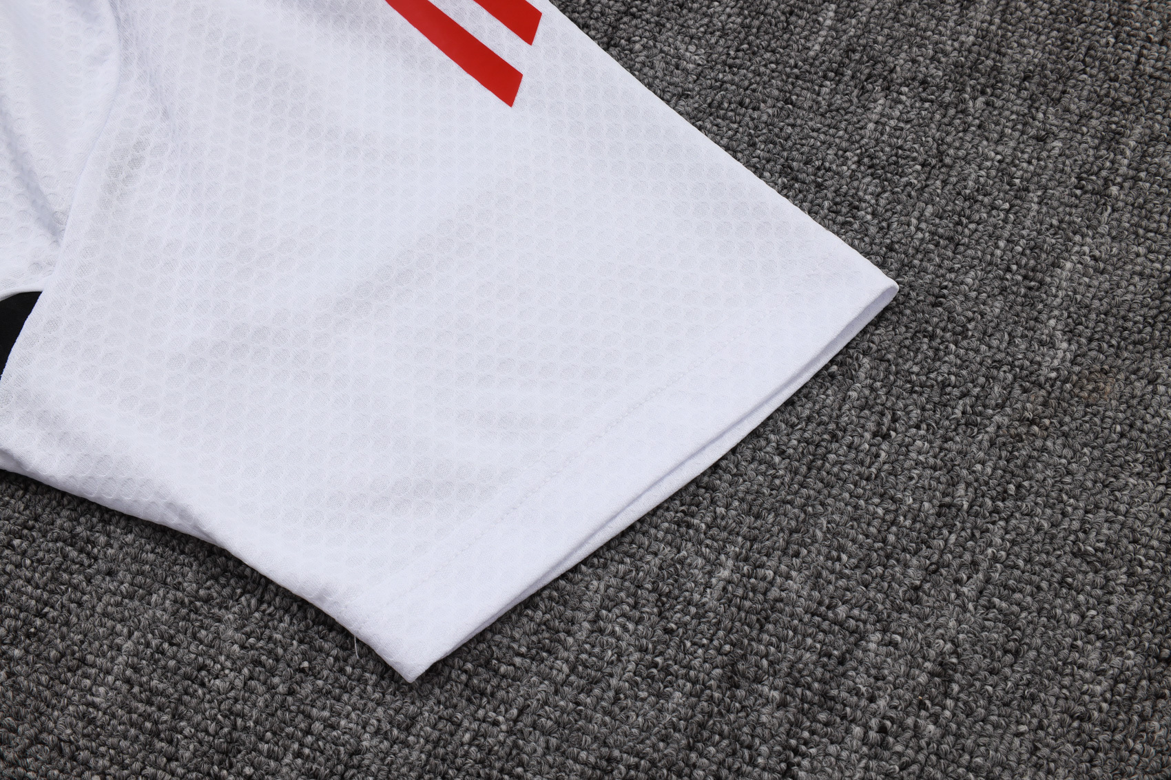 Liverpool Training Kit (Polo+Pants) White 2025/26 - Image 3