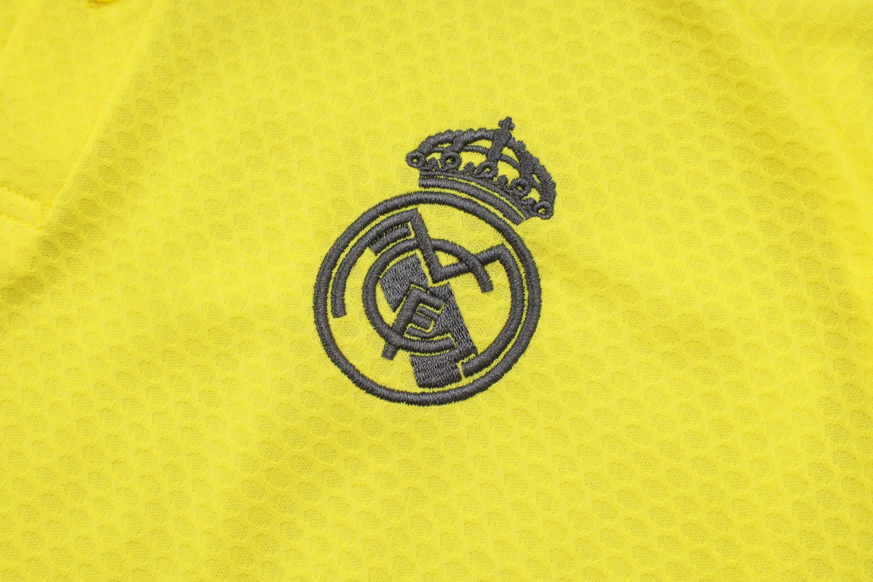 Real Madrid Training Kit (Polo+Pants) Yellow 2025/26 - Image 6