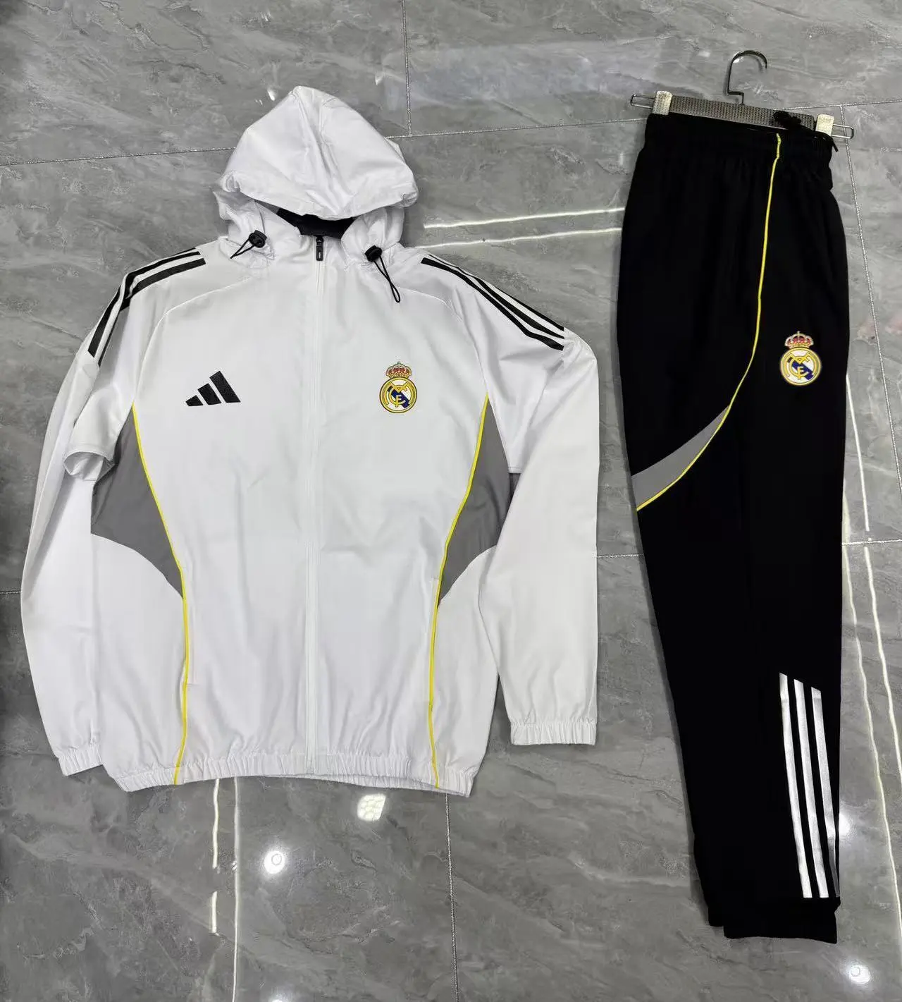 Real Madrid Windbreaker (Top+Pants) 2025/26