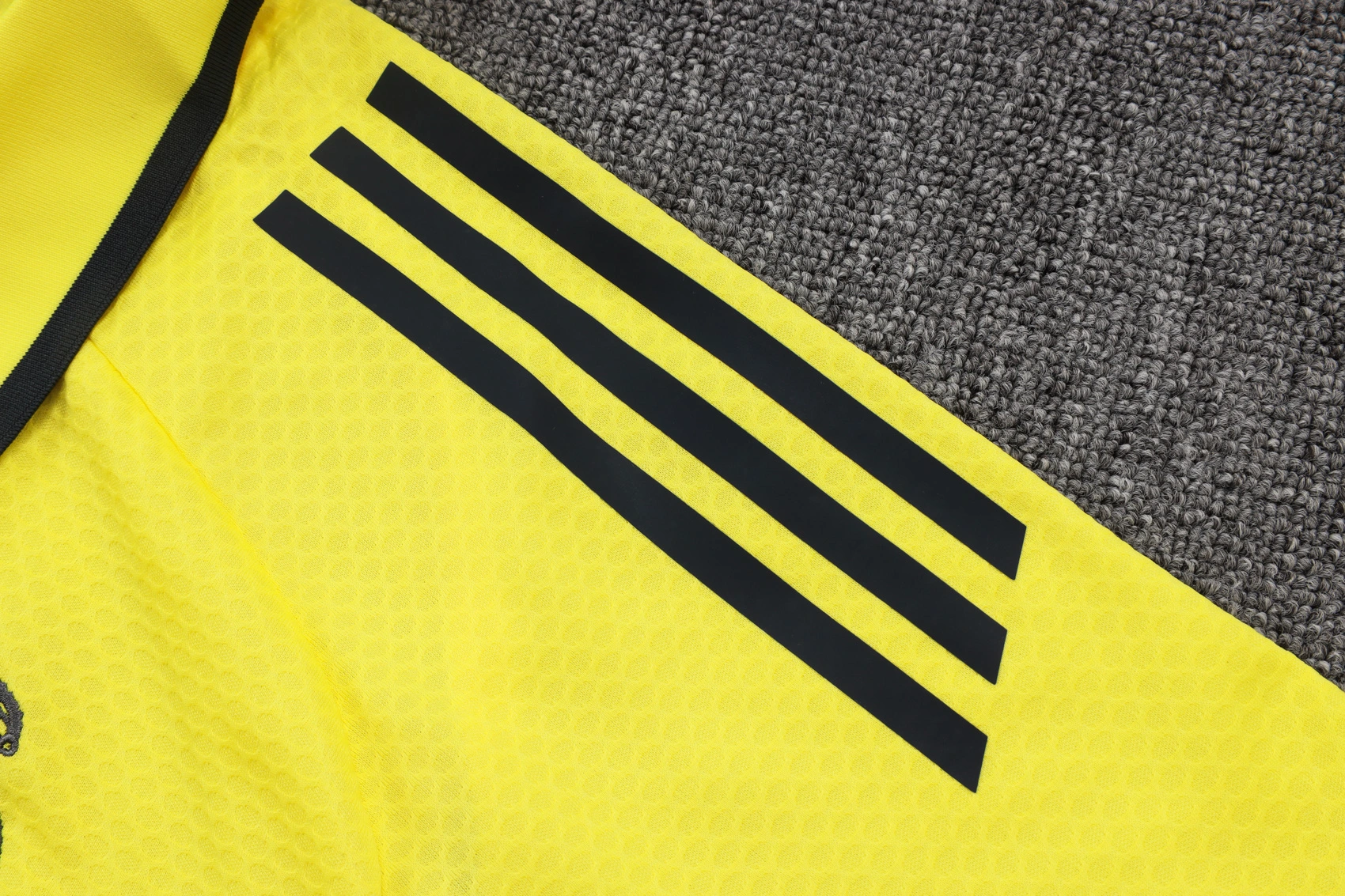 Real Madrid Training Kit (Polo+Pants) Yellow 2025/26 - Image 4