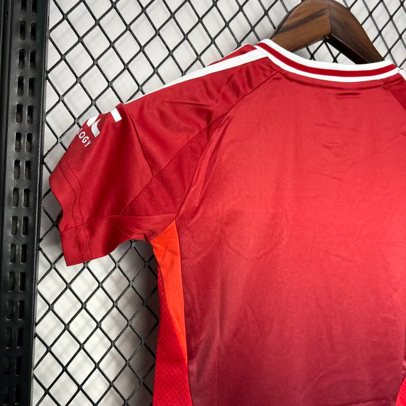 Manchester United Home Kids Kit Jersey+Shorts 2024/25 - Image 3