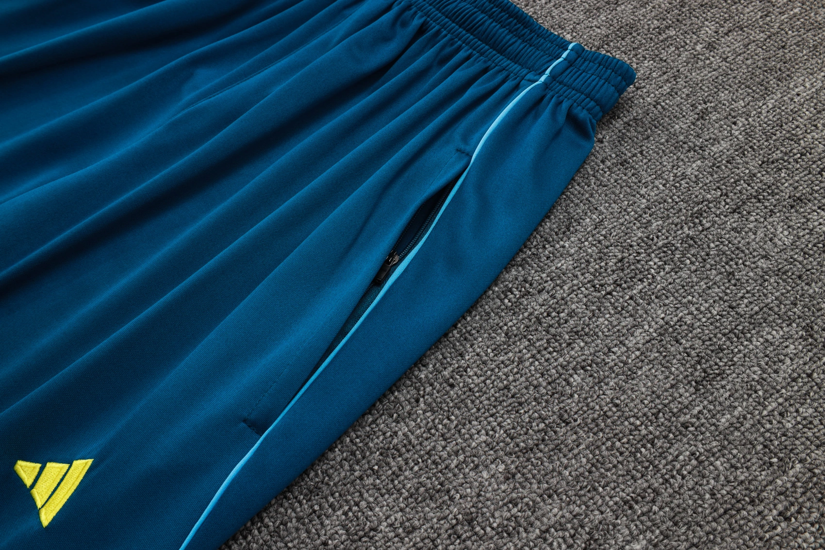 Juventus Training Kit (Sweatshirt+Pants) Indigo Blue 2025/26 - Image 4