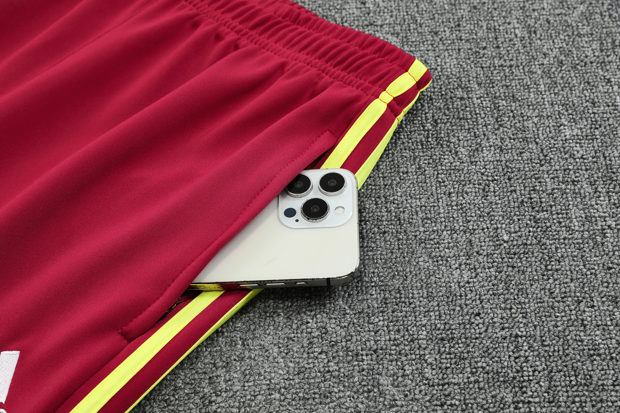 Arsenal Training Kit (Sweatshirt+Pants) Red 2025/26 - Player Version - Image 3