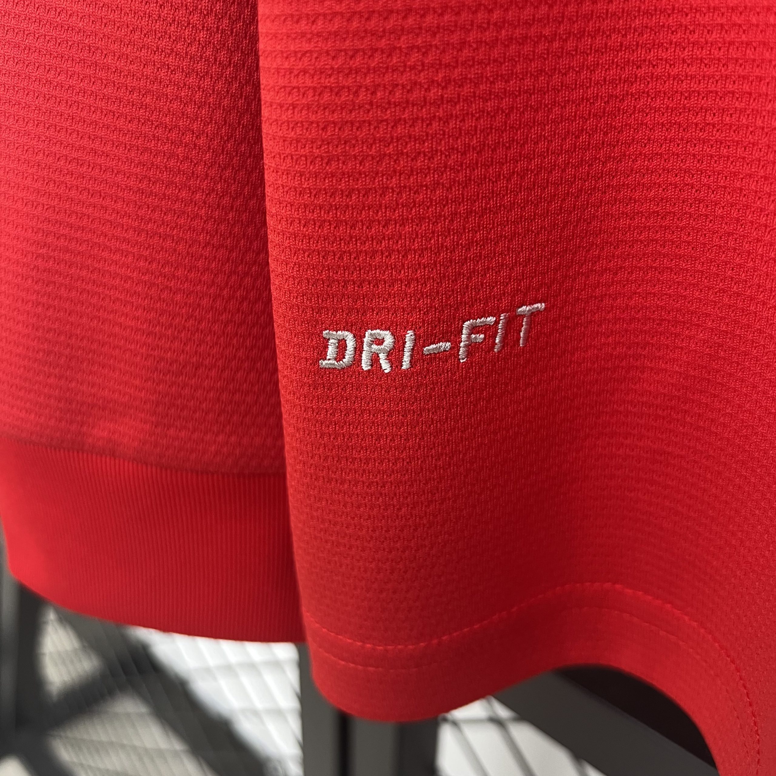 Manchester United Retro Home Long Sleeve Football Jersey Shirt 2013/14 - Image 5