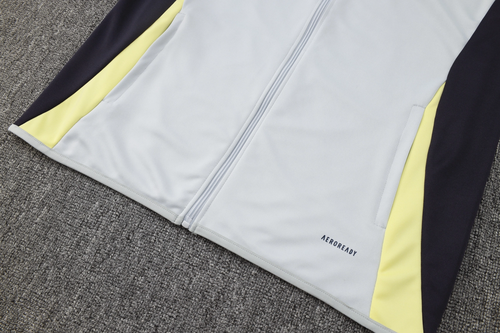 Juventus Training Kit (Jacket+Pants) Light Grey 2025/26 - Image 3