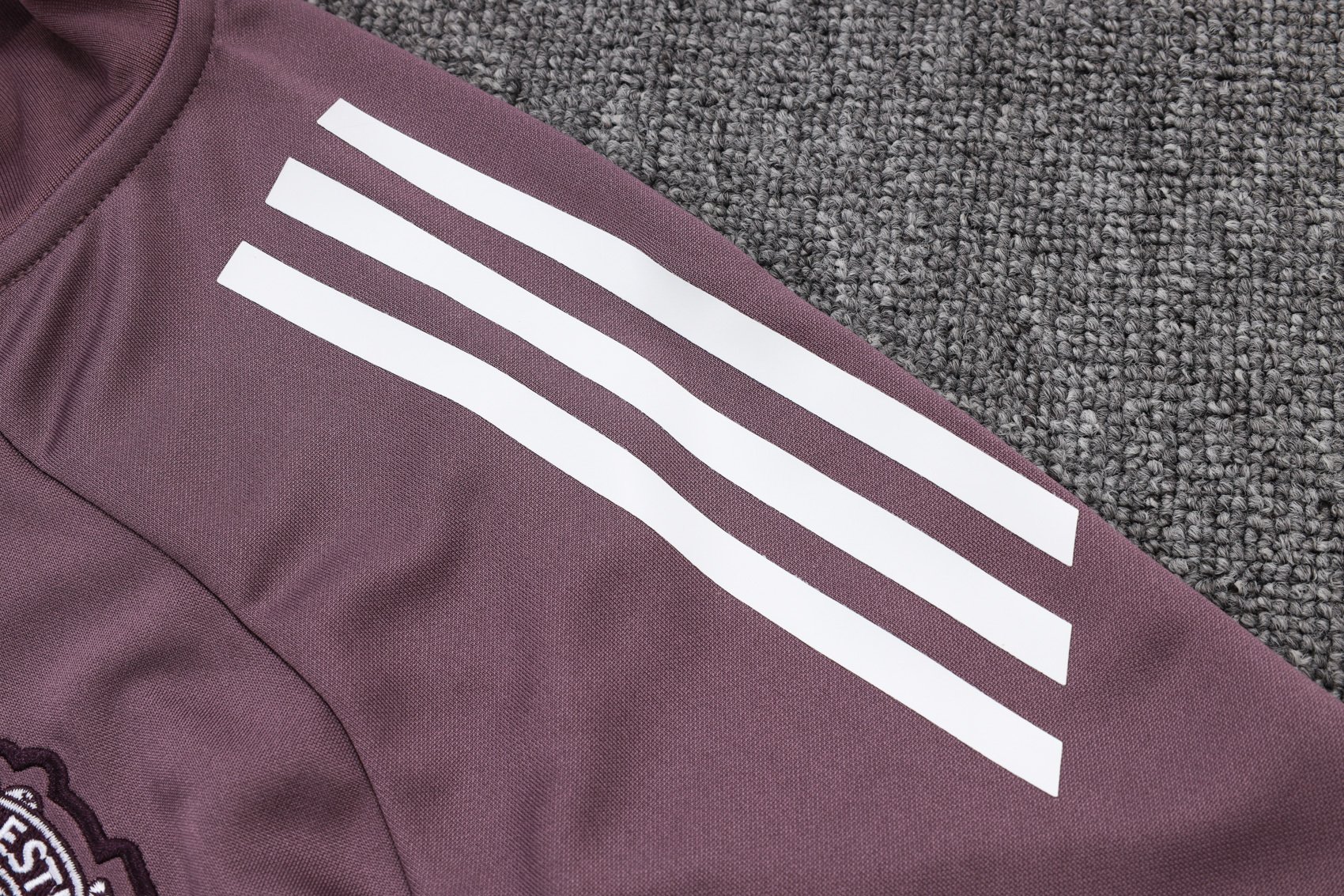 Manchester United Training Kit (Jacket+Pants) Grayish Purple 2025/26 - Image 3