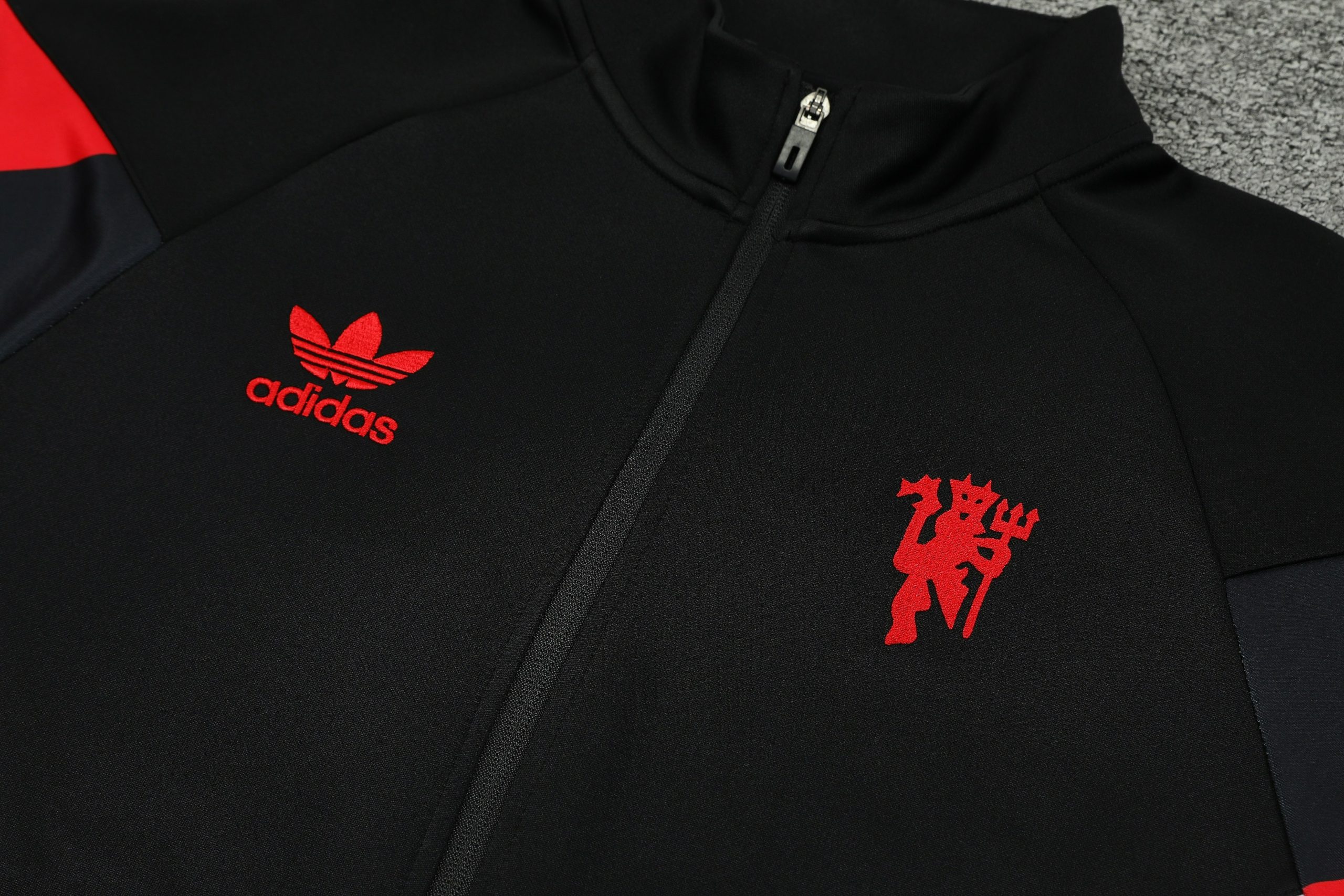 Manchester United Training Kit (Jacket+Pants) 2025/26 - Image 4