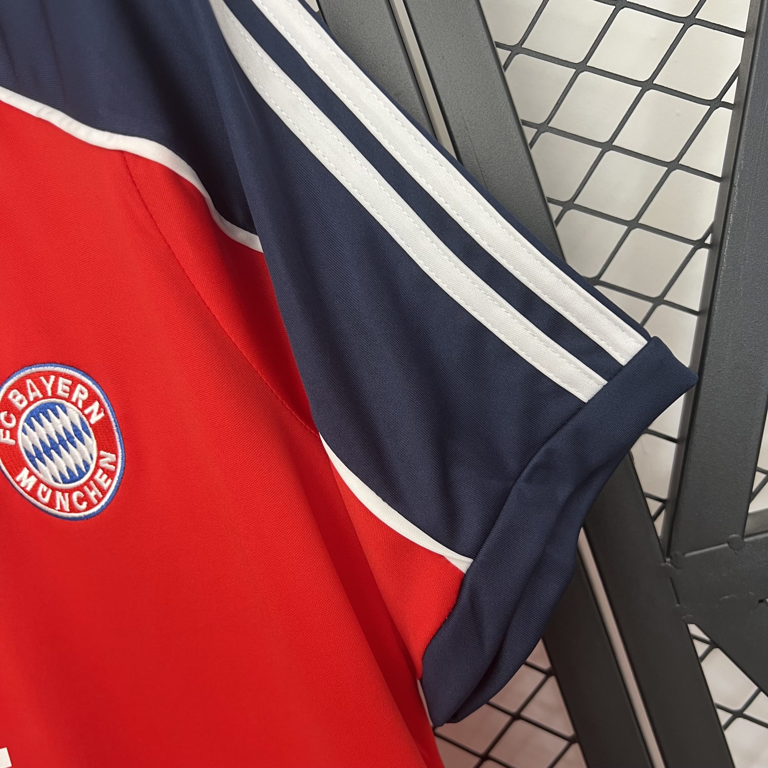 Bayern Munich Retro Jersey Home Soccer Shirt 2000-01 - Image 4