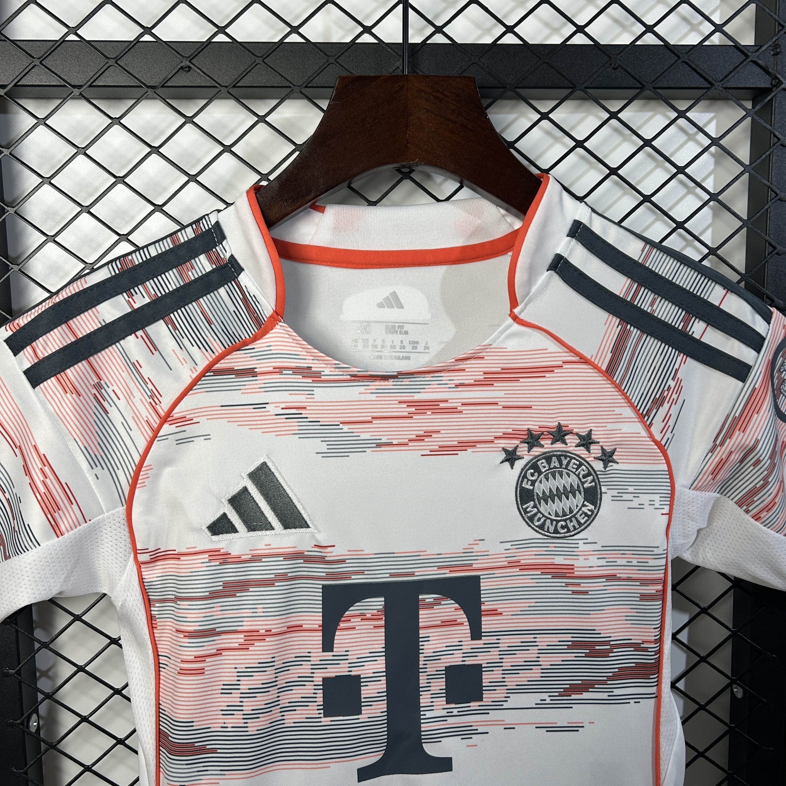 Bayern Munich Away Kids Kit Jerseys+Shorts 2025/26 - Image 3