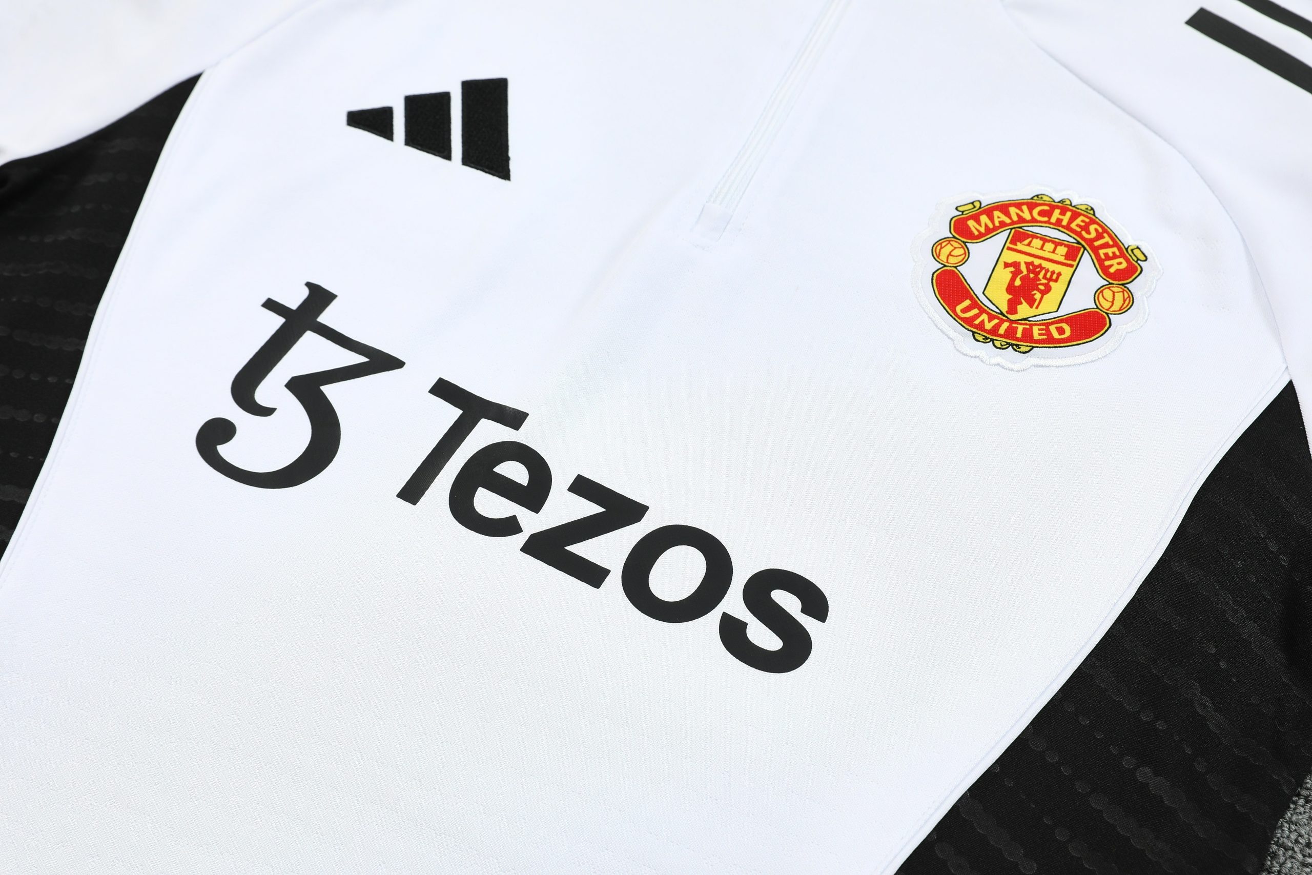 Manchester United Training Kit (Sweatshirt+Pants) White 2025/26 - Image 4