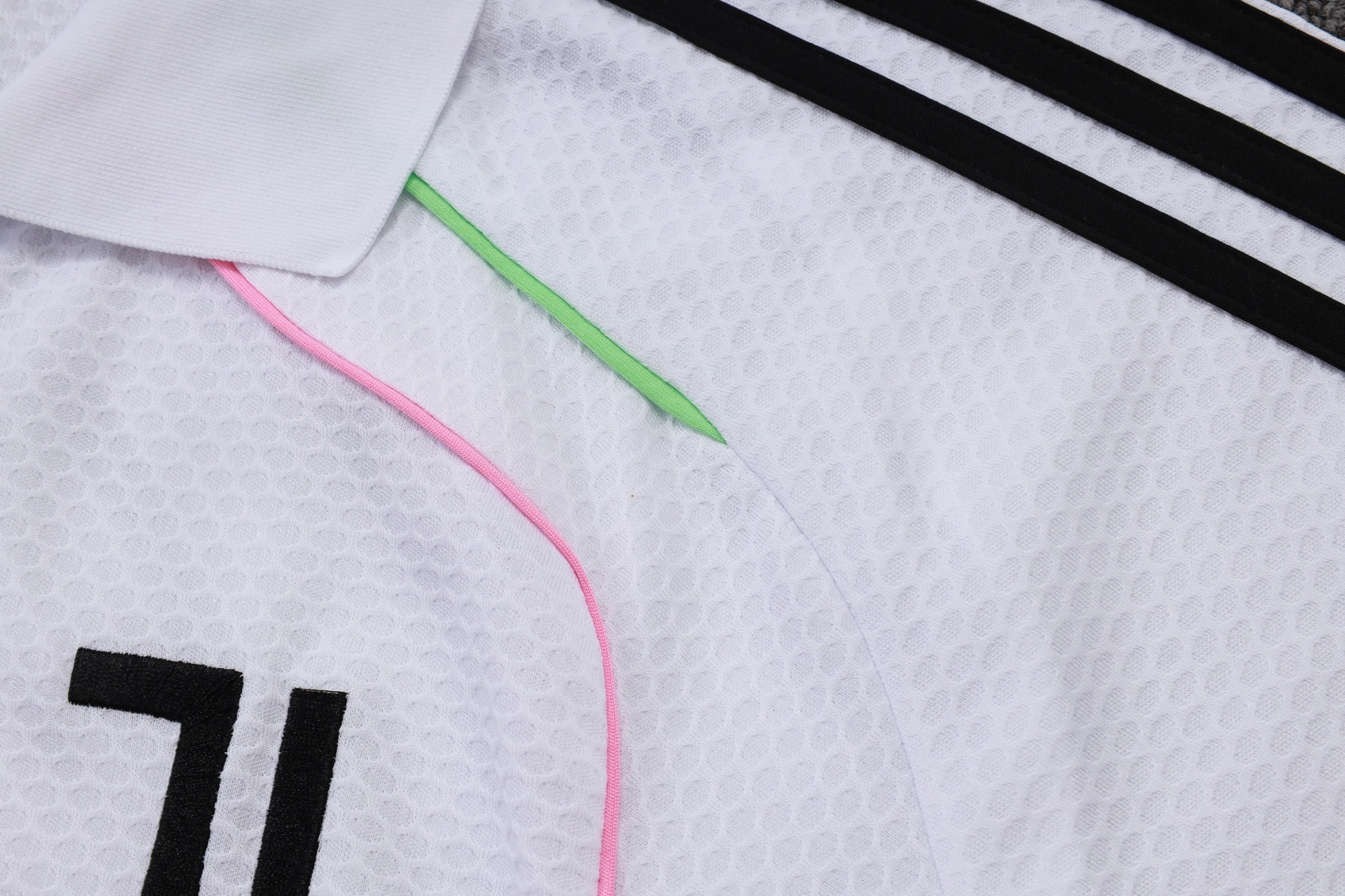 Juventus Training Kit (Polo+Pants) White 2025/26 - Image 3