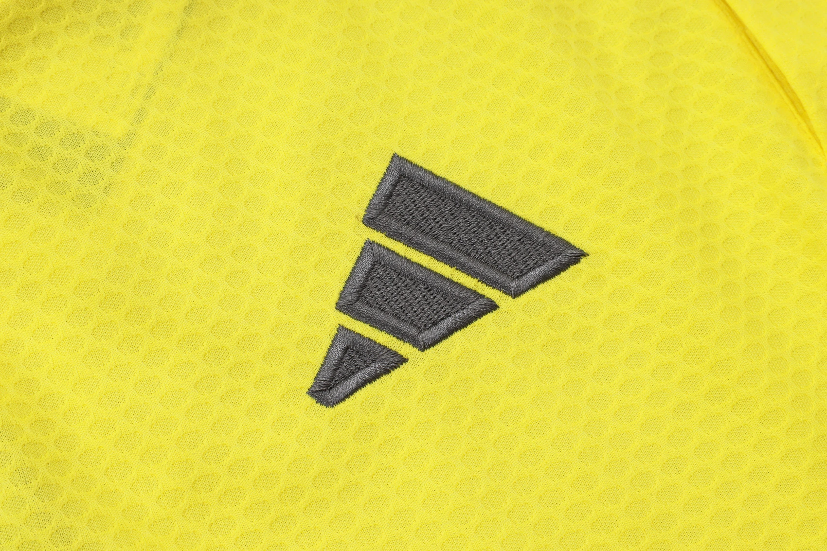 Real Madrid Training Kit (Polo+Pants) Yellow 2025/26 - Image 5