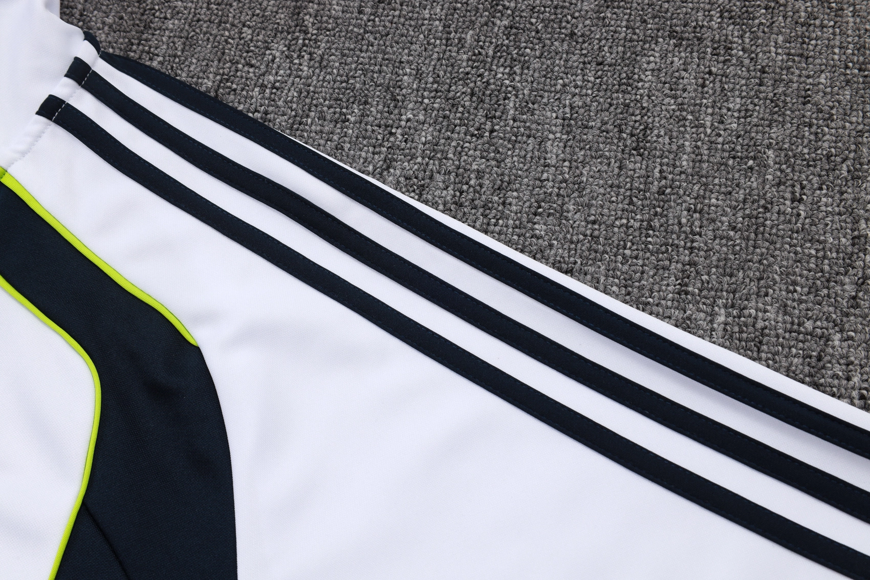 Real Madrid Training Kit (Jacket+Pants) White 2025/26 - Image 3