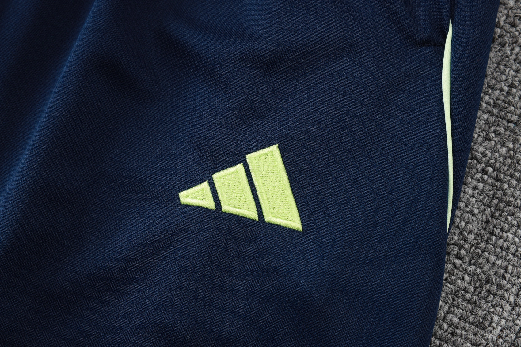 Real Madrid Training Kit (Jacket+Pants) Light Green 2025/26 - Image 4