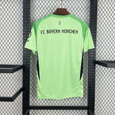 Alternative view of Bayern Munich Soccer Jersey Green Goalkeeper Shirt 2025/26