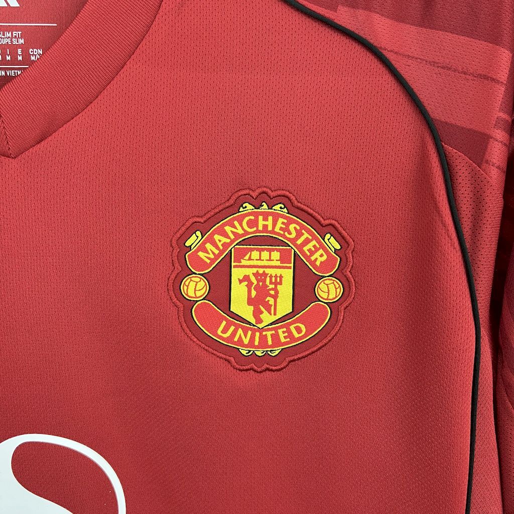 Manchester United Home Football Jersey Shirt 2025/26 - Image 4