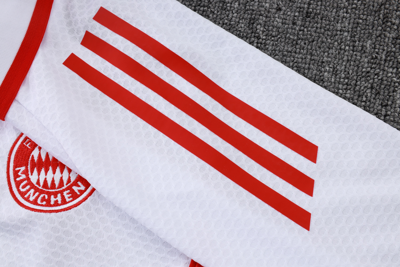Bayern Munich Training Kit (Polo+Pants) White 2025/26 - Image 3