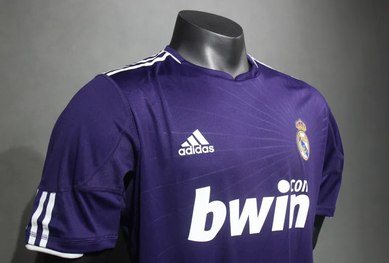 Real Madrid Retro Jersey Third Away Soccer Shirt 2010/11 - Image 5