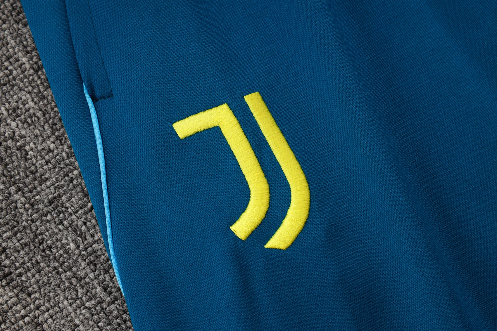 Juventus Training Kit (Sweatshirt+Pants) Indigo Blue 2025/26 - Image 2