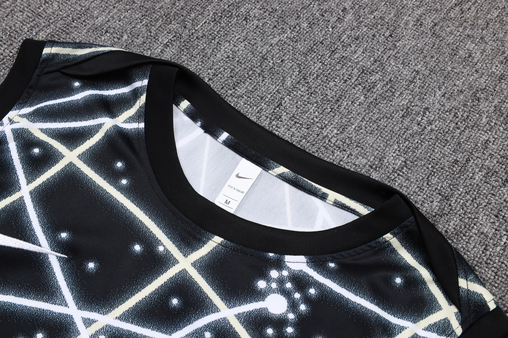 Chelsea Sleeveless Training Kit White&Black 2025/26 - Image 5