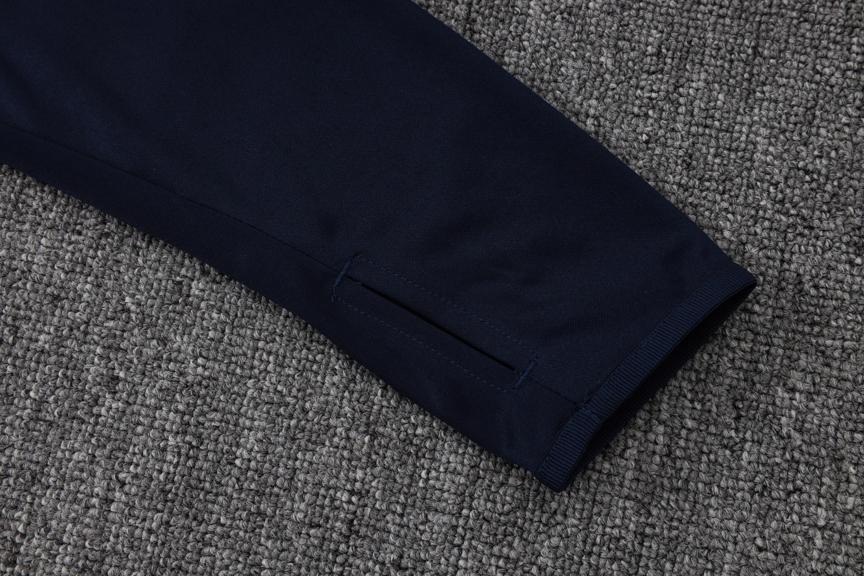 Real Madrid Training Kit (Sweatshirt+Pants) Light Green 2025/26 - Image 3