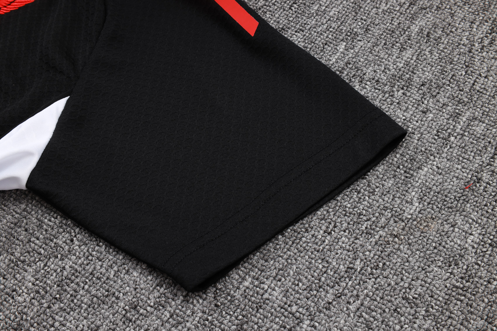 Liverpool Training Kit (Polo+Pants) Black 2025/26 - Image 3