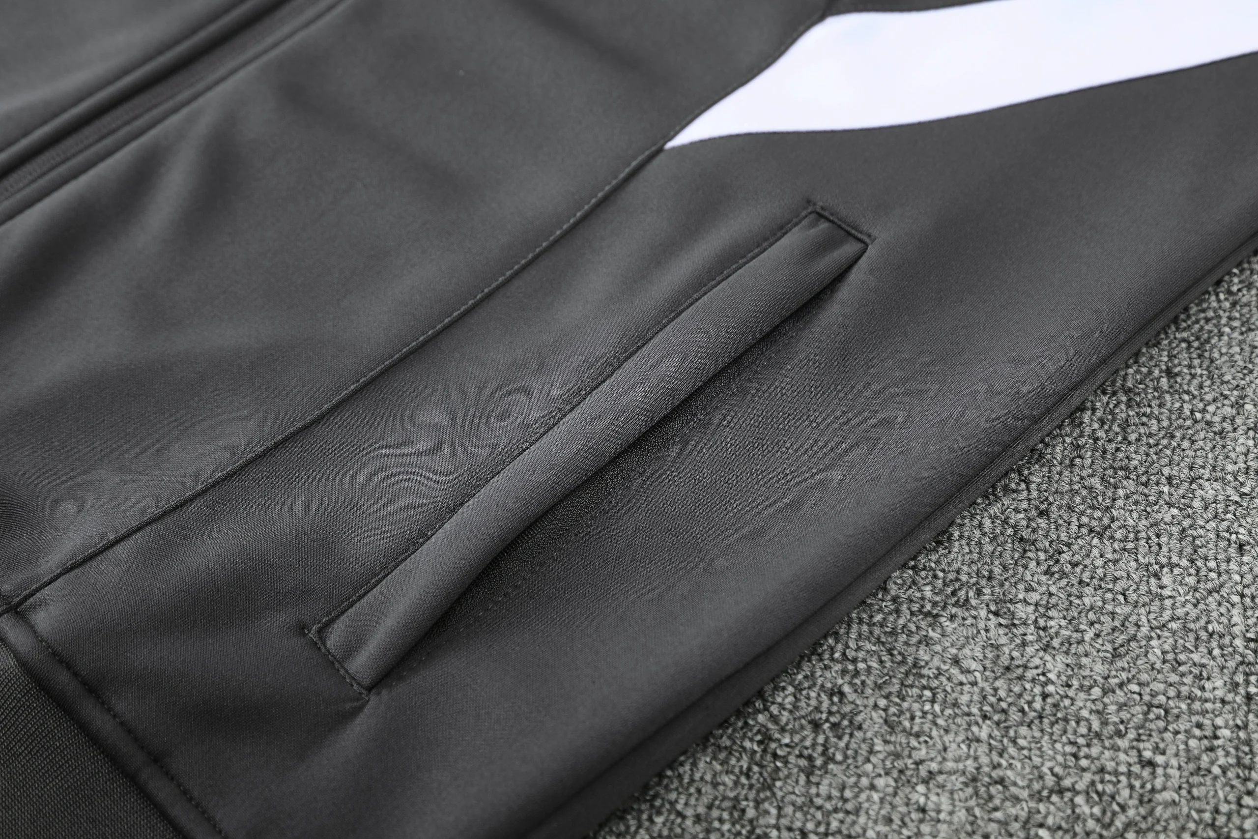 Real Madrid Training Kit (Jacket+Pants) Grey 2025/26 - Image 4