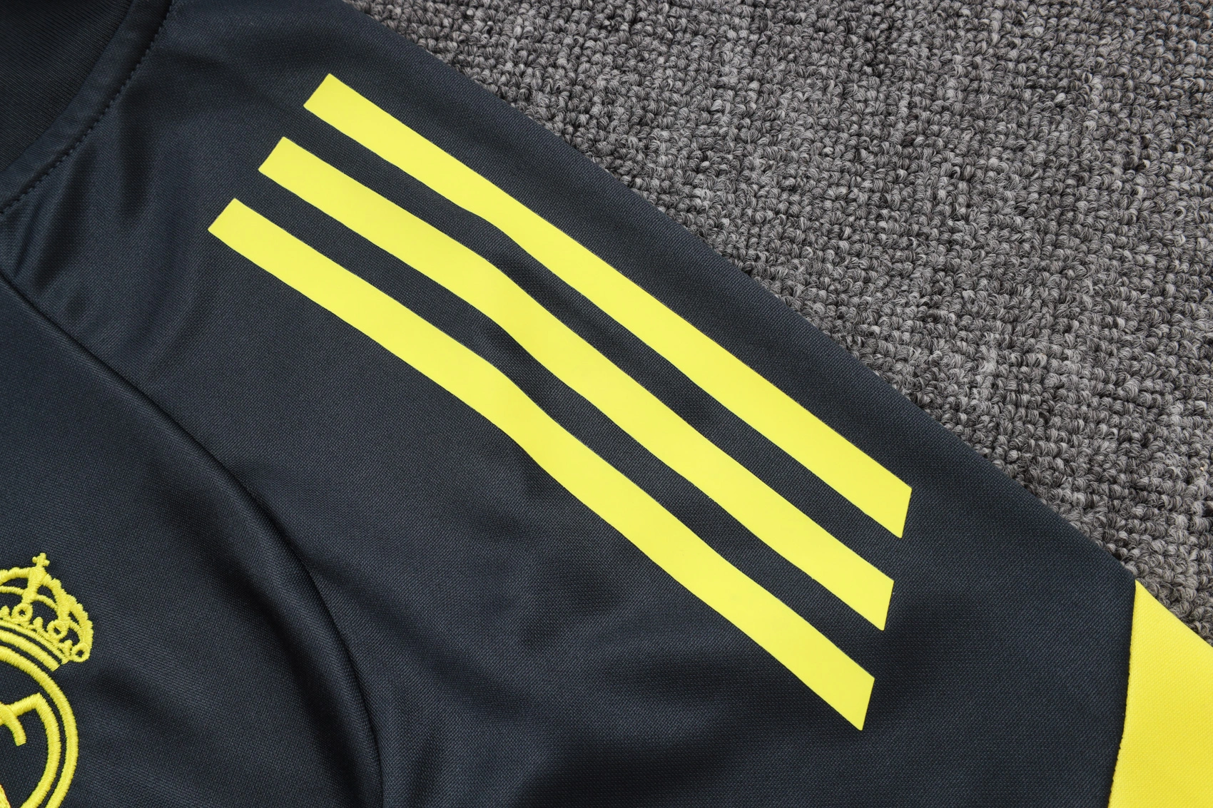 Real Madrid Training Kit (Sweatshirt+Pants) Dark Grey 2025/26 - Image 4